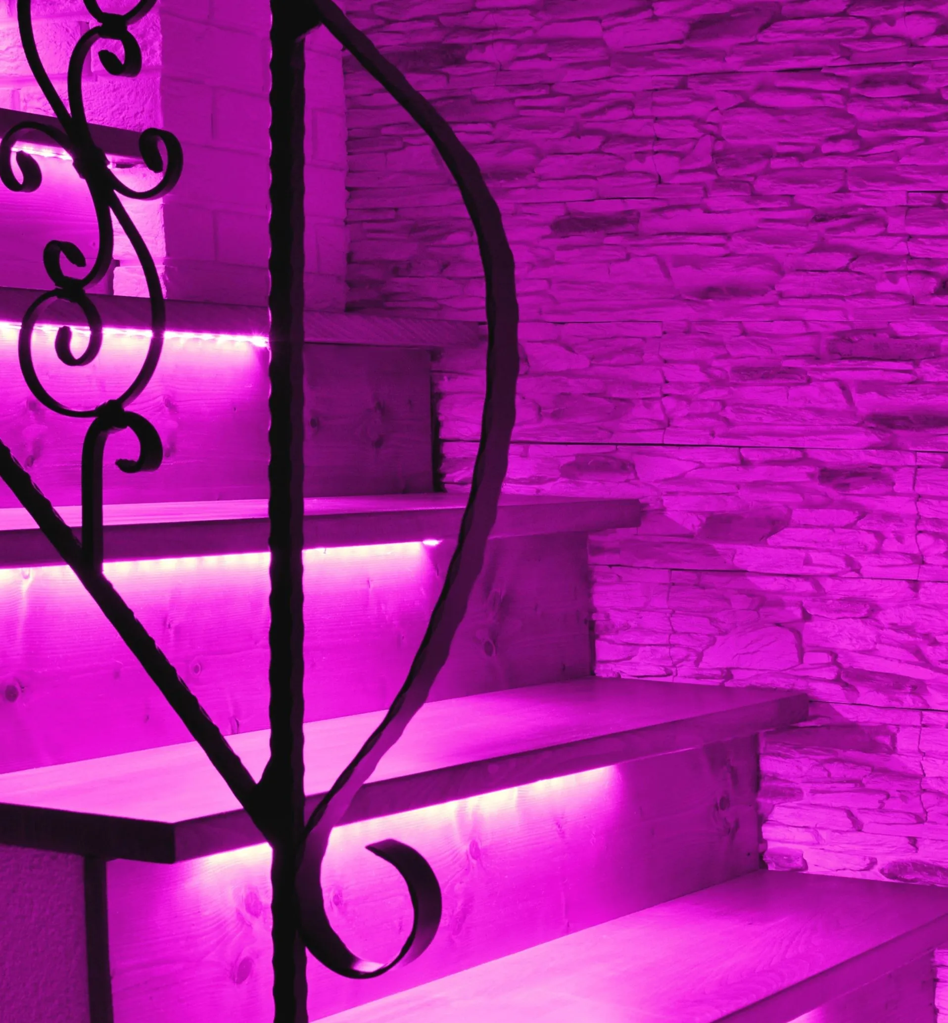 Lee Valley 32' Color-Controlled RGB+W LED Tape Light Set, 30+30 LEDs/m