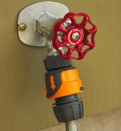 Lee Valley Auto-Retracting Hose Reel