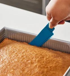 Lee Valley Bakeware Buddy Knife