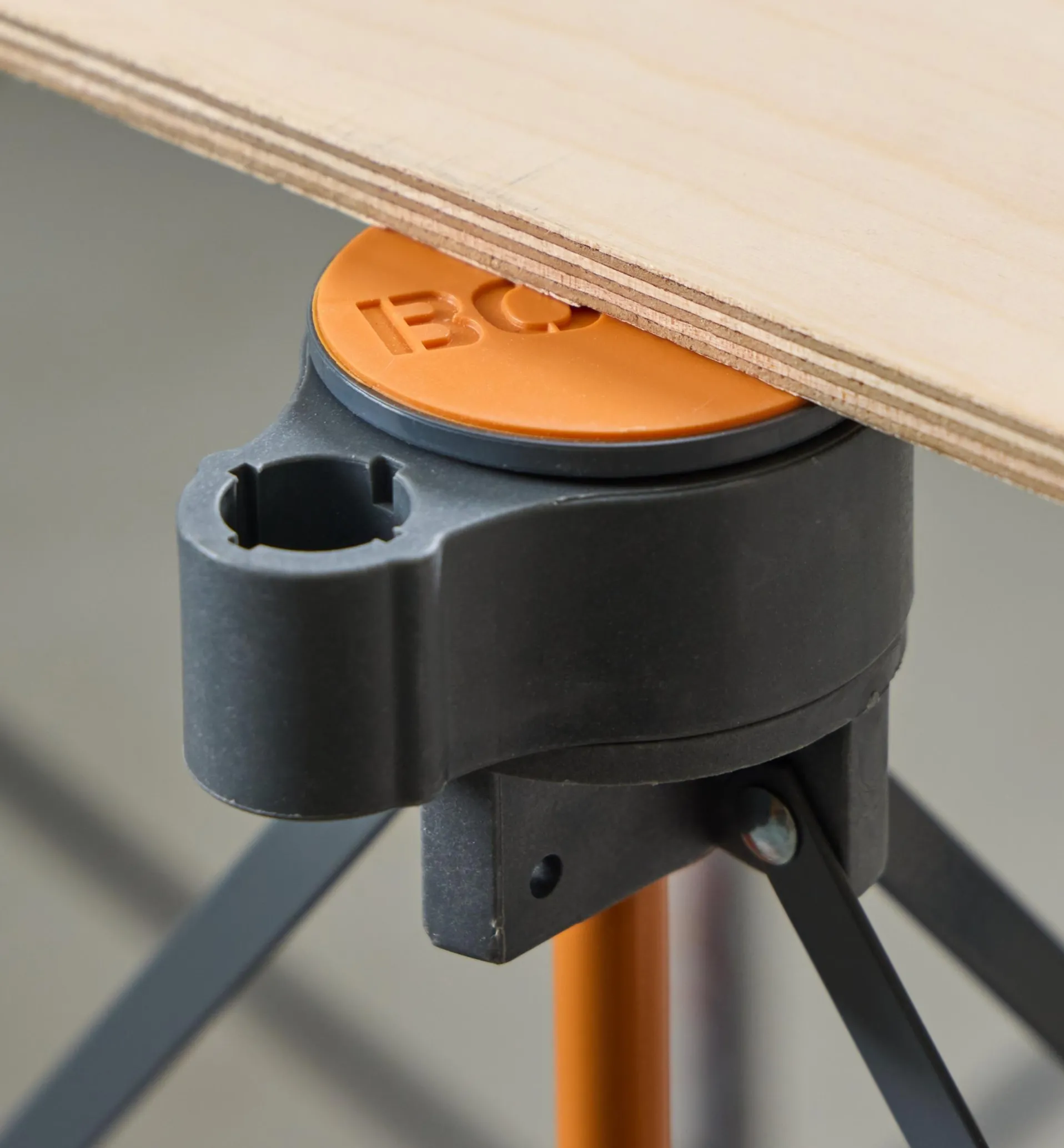 Lee Valley Bora Centipede Table