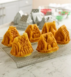 Lee Valley Cozy Village Pan