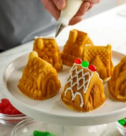 Lee Valley Cozy Village Pan