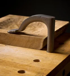 Lee Valley Crucible Holdfast