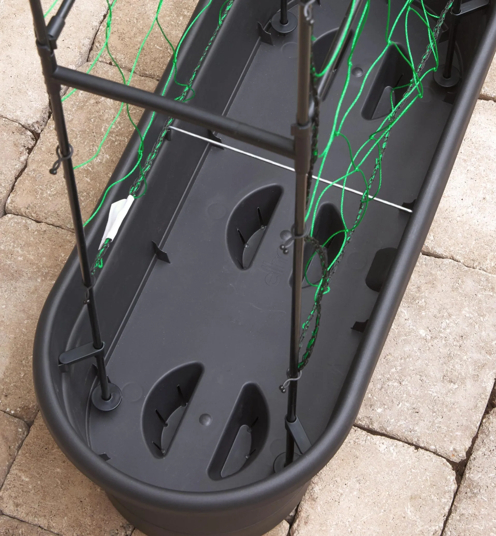 Lee Valley Elho Self-Watering Planter With Trellis