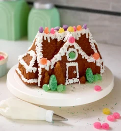 Lee Valley Gingerbread House Bundt Pan