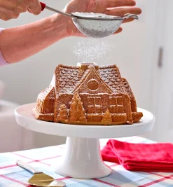 Lee Valley Gingerbread House Bundt Pan