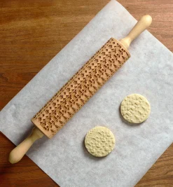 Lee Valley Holiday Sweater Embossing Rolling Pin