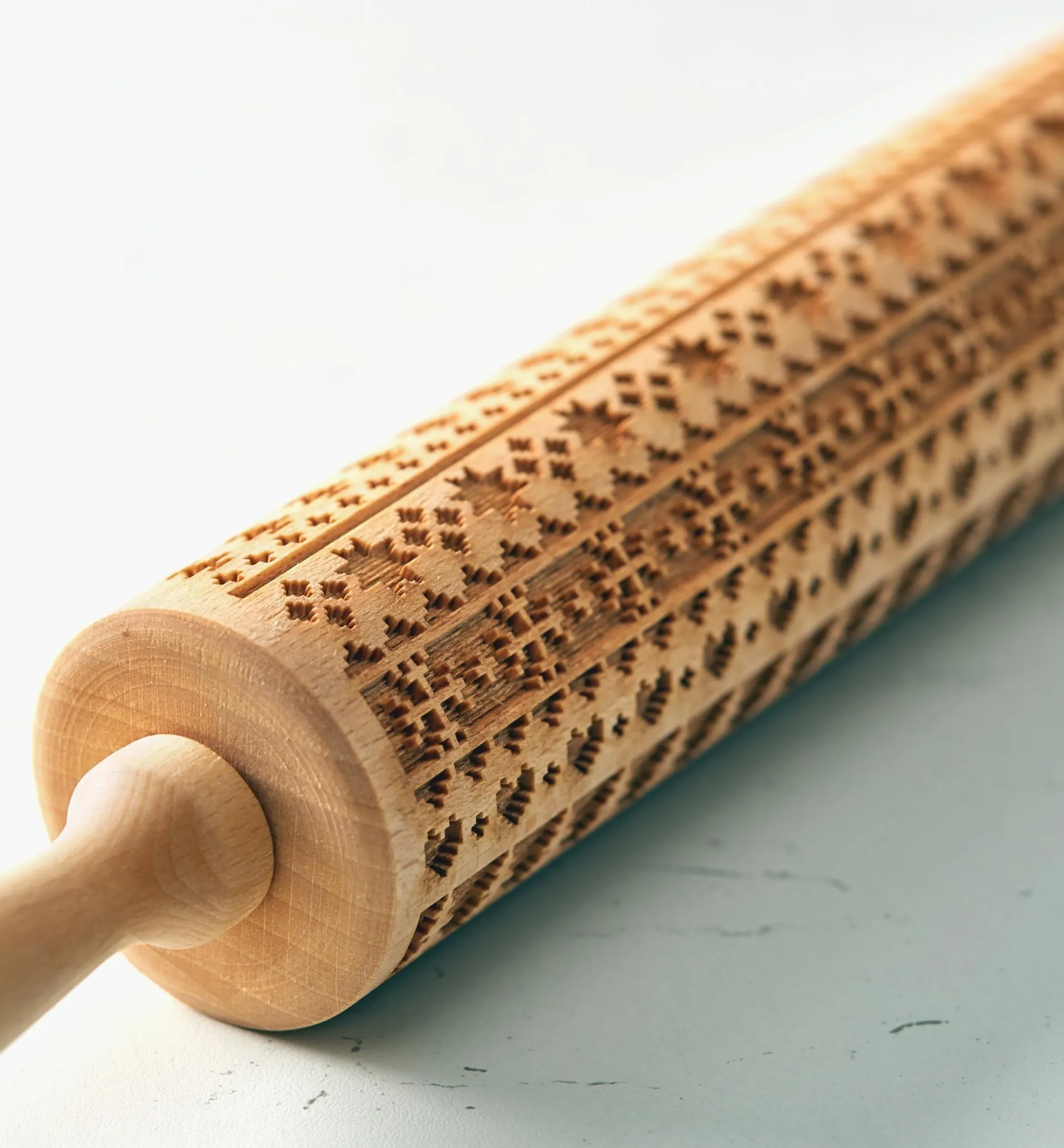 Lee Valley Holiday Sweater Embossing Rolling Pin