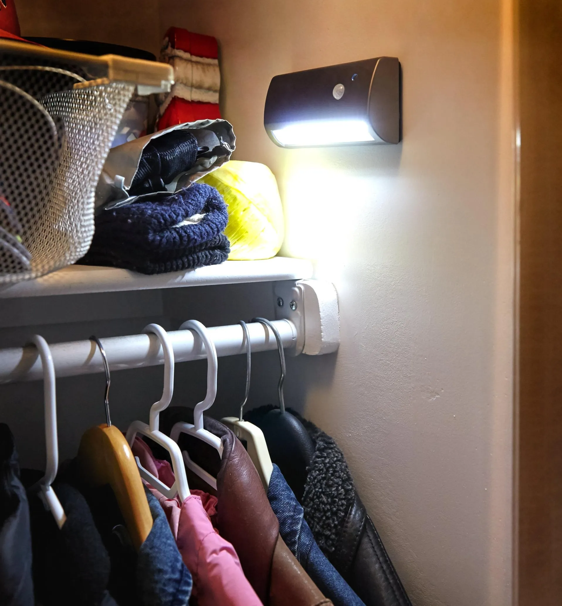 Lee Valley Indoor/Outdoor Motion-Activated Light