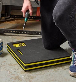 Lee Valley Kneeler With Compartment Cutouts