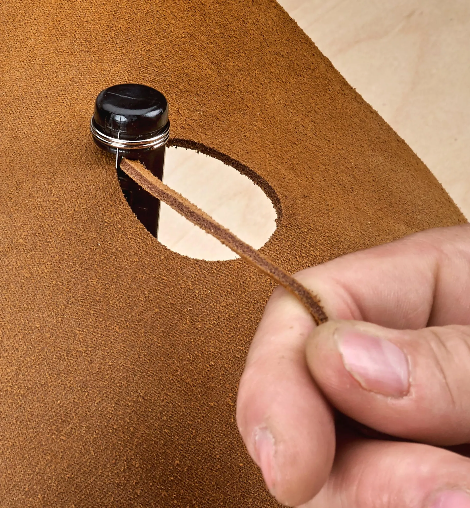 Lee Valley Leather Lacing Cutter