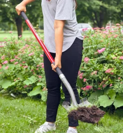 Lee Valley Long-Handled Round-Point Shovel