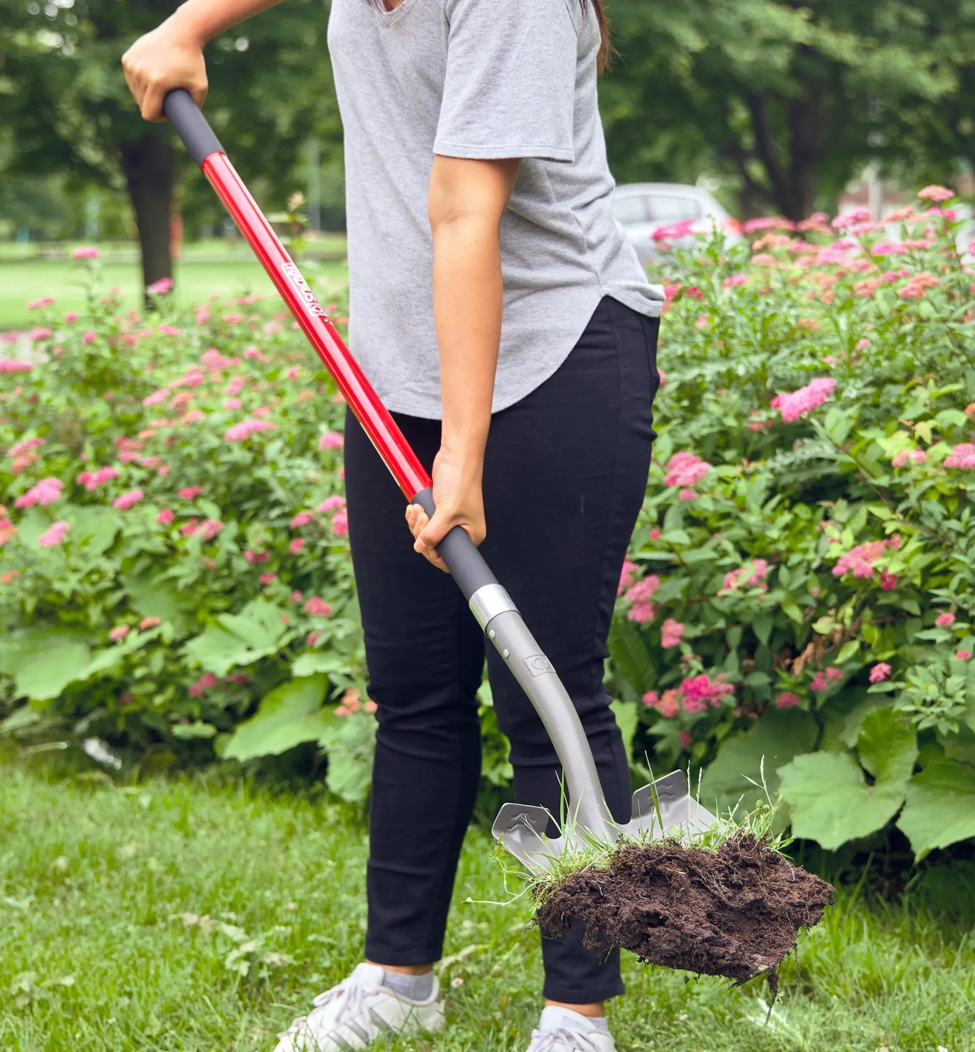 Lee Valley Long-Handled Round-Point Shovel
