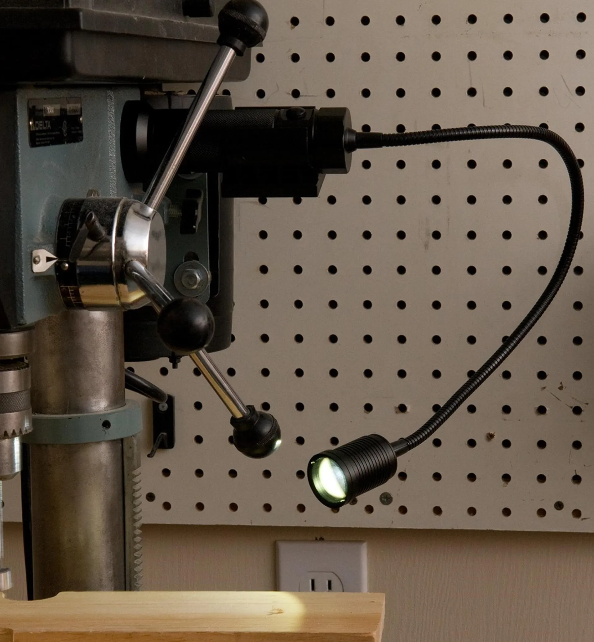 Lee Valley Magnetic-Mount LED Work Light