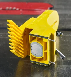 Lee Valley MagSwitch Magnetic Vertical Featherboard