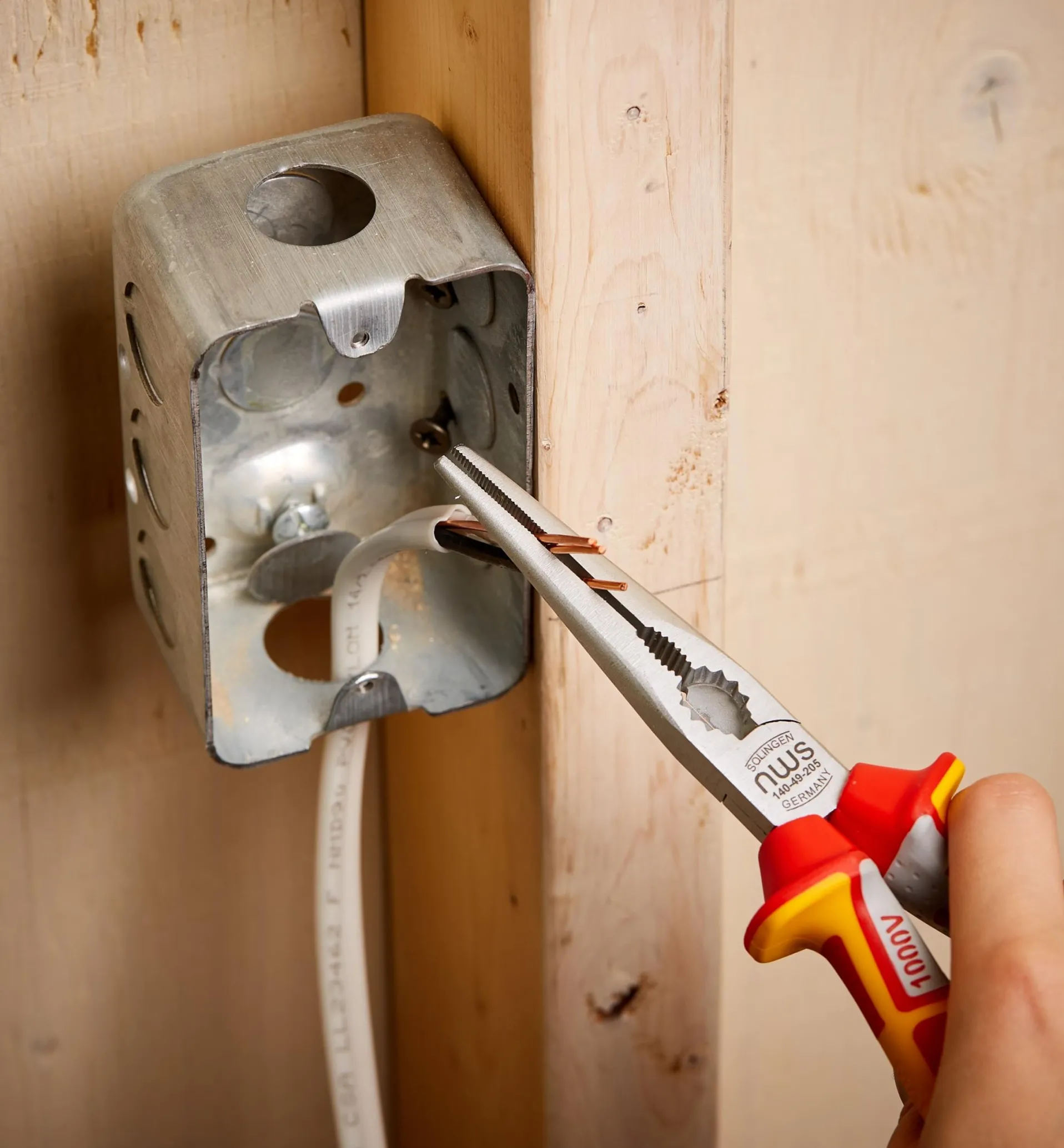 Lee Valley NWS Insulated (1000V) Straight & Offset Needle-Nose Pliers