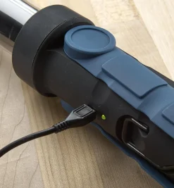 Lee Valley Pair Of Multi-Function LED Tube Lights