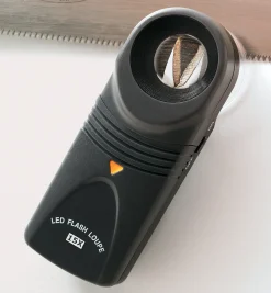 Lee Valley 15-Power Lighted Loupe