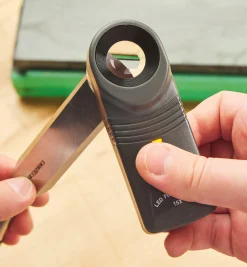 Lee Valley 15-Power Lighted Loupe