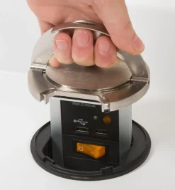 Lee Valley Pull-Out Power Bar