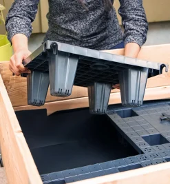 Lee Valley Self-Watering Raised-Bed Hardware