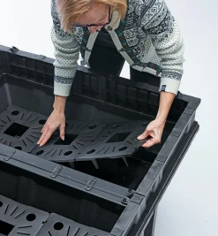 Lee Valley Small Vegepod Container Garden