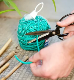 Lee Valley Soft-Stretch Plant Tie