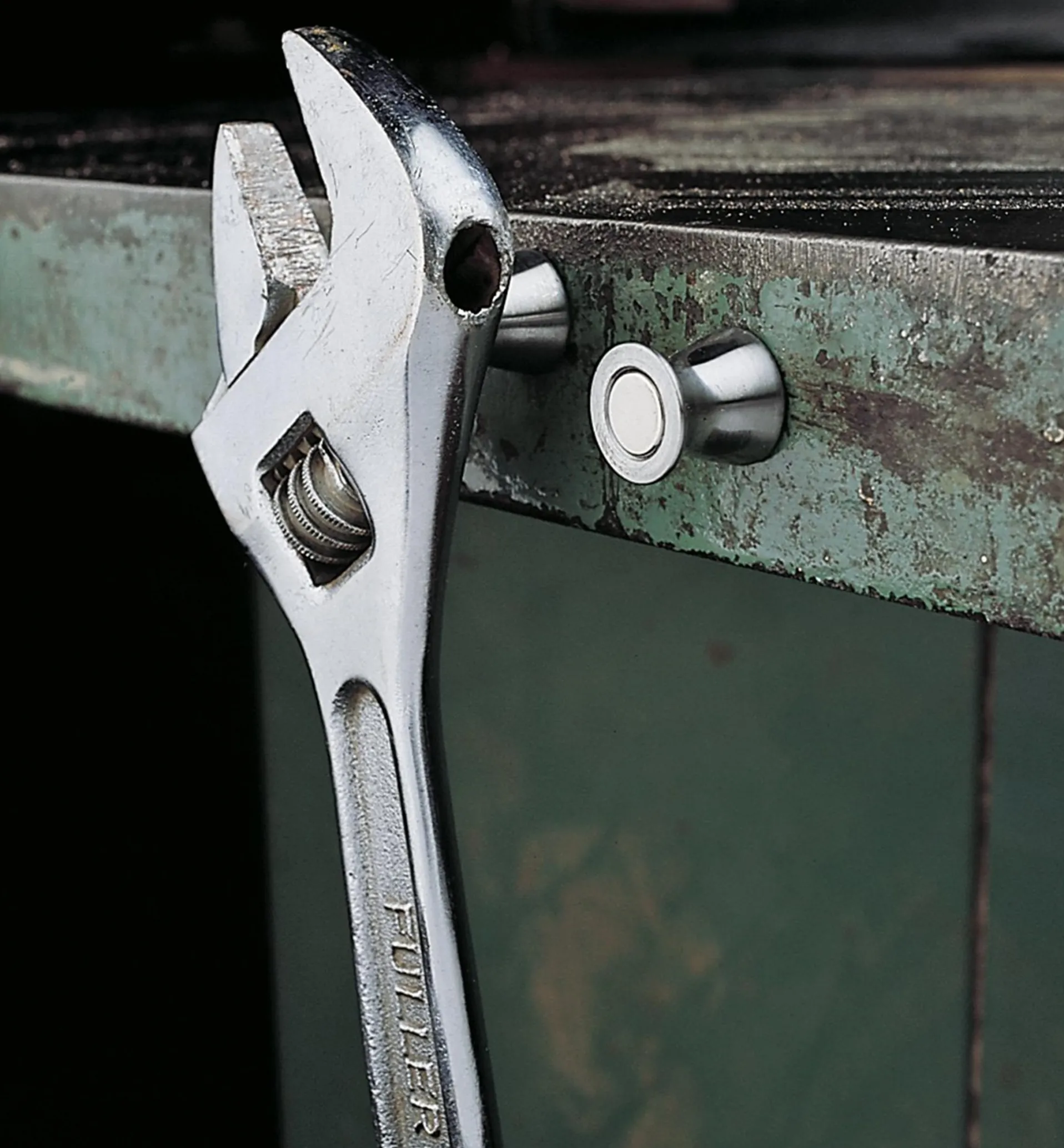 Lee Valley Standoff Magnetic Tool Holder