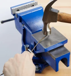 Lee Valley Swivel-Base Mechanic's Vises