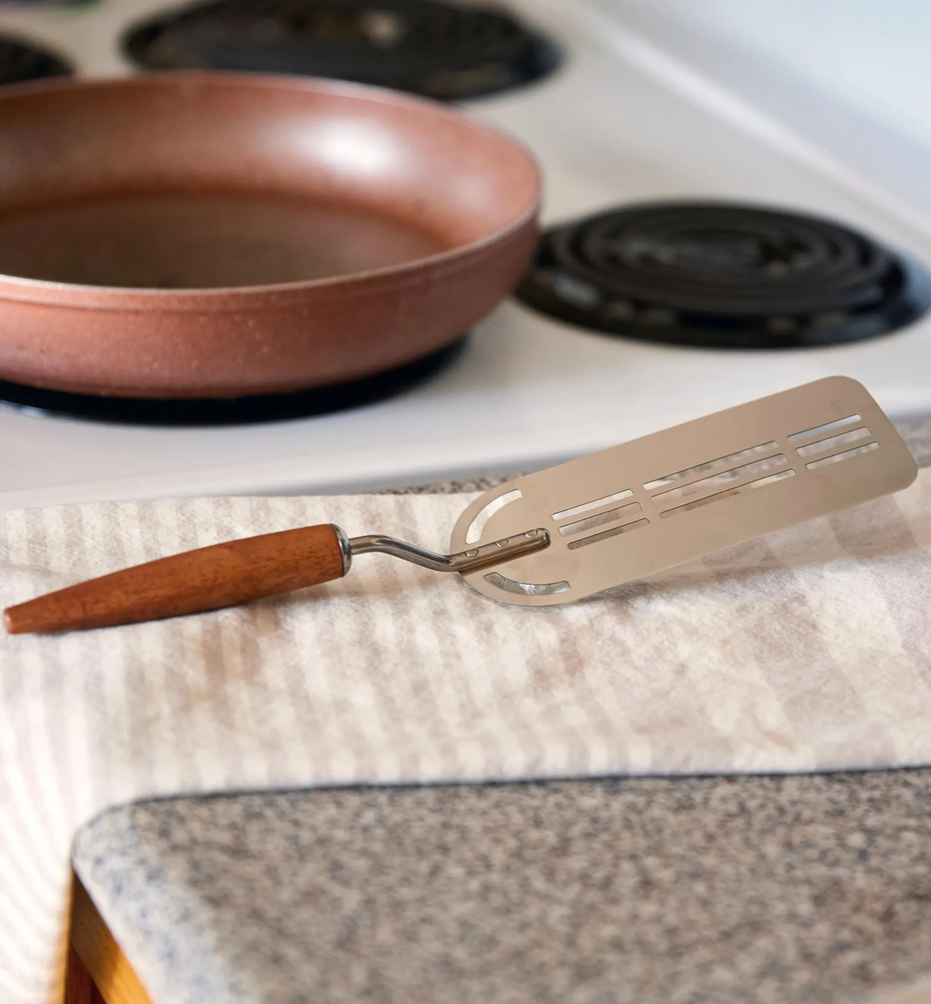 Lee Valley Vintage-Design Slotted Spatula