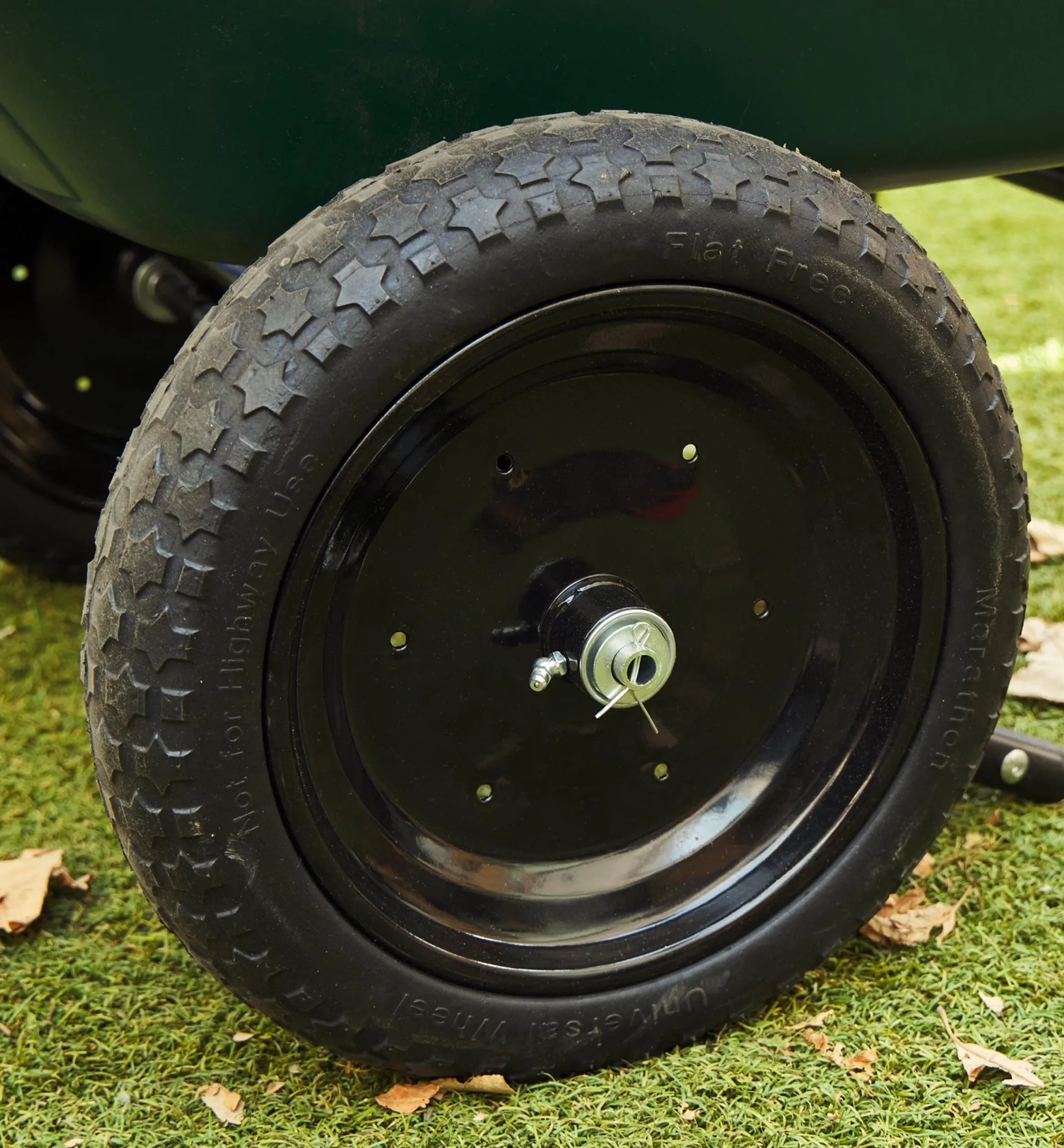 Lee Valley Wheelbarrow With Flat-Free Tires